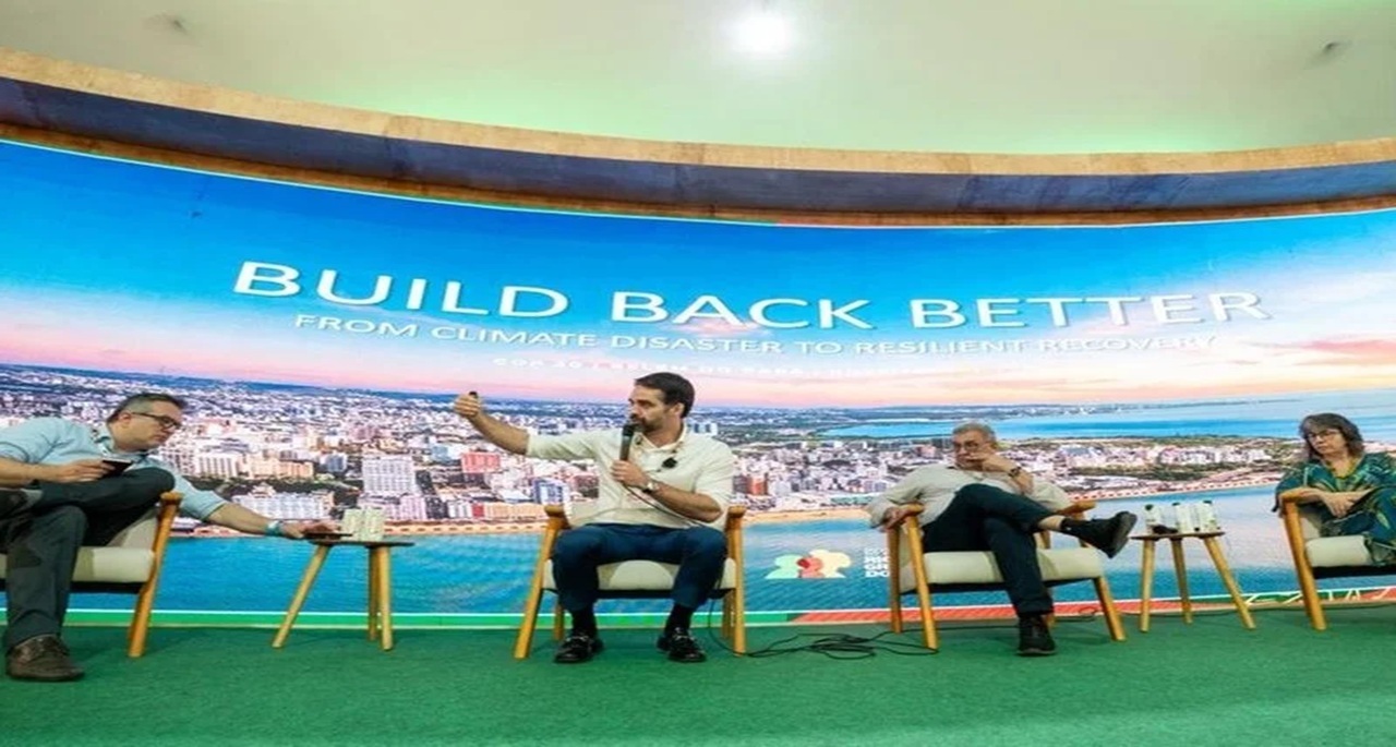 Governador Eduardo Leite, ao lado do prefeito de Porto Alegre, Sebastião Melo