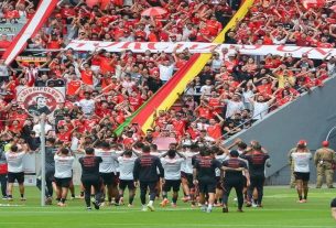 grupo colorado treinou no Beira-Rio com o apoio da torcida colorada