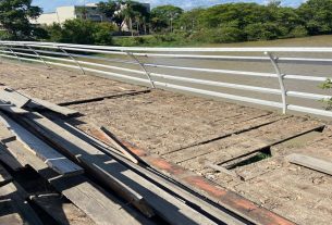 reforma na passarela da ponte Francisco Alcides Dias.