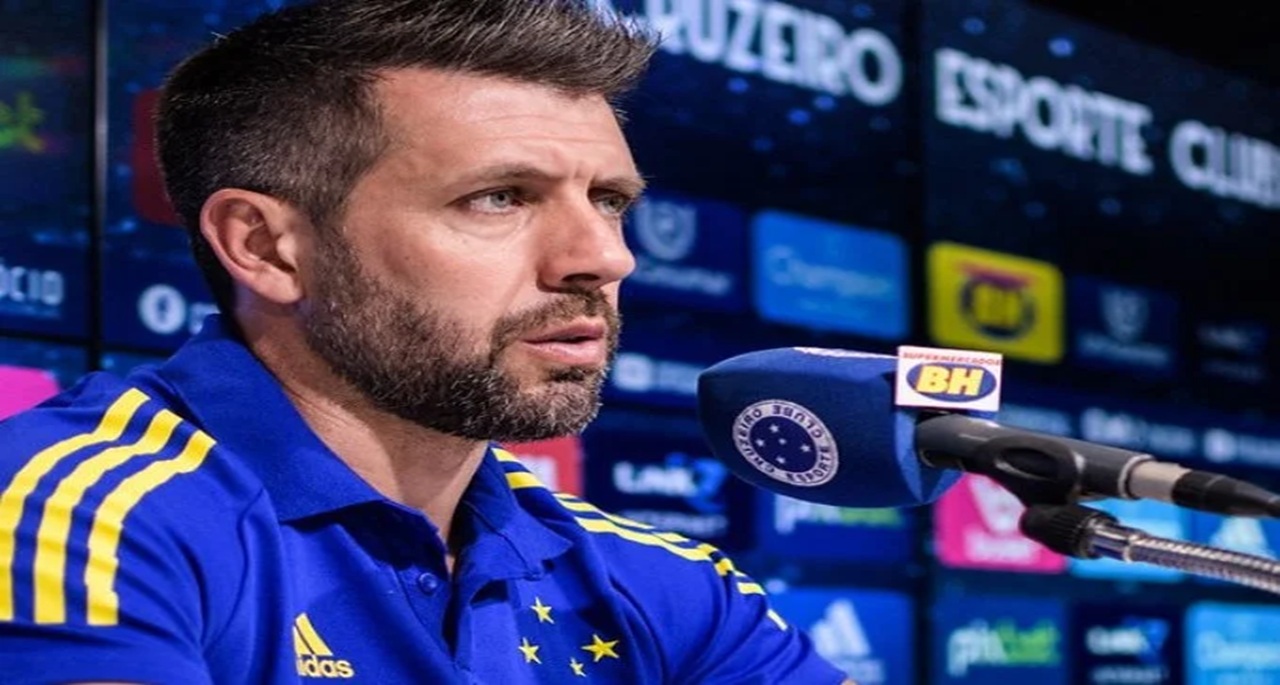 Pezzolano, que tem uma passagem pelo Cruzeiro, é uma das alternativas