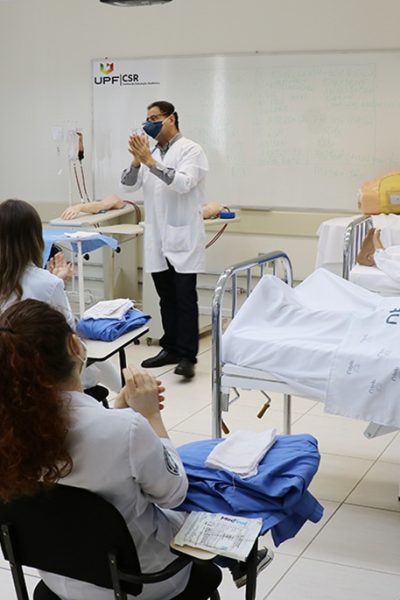Cursos de especialização técnica voltados a profissionais formados em Enfermagem
