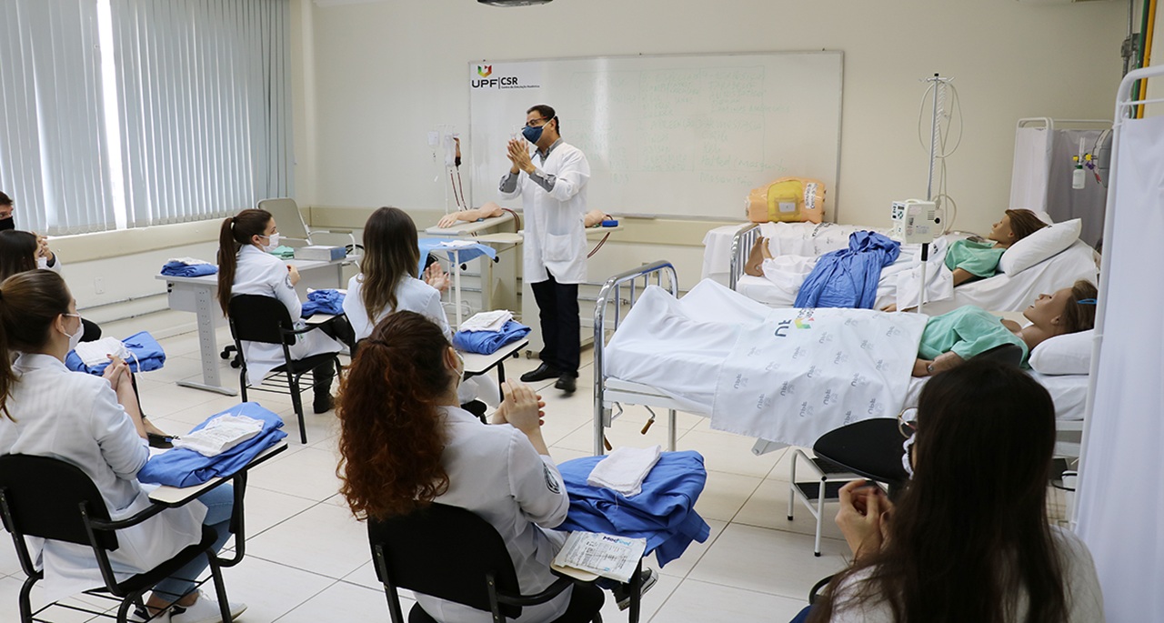 Cursos de especialização técnica voltados a profissionais formados em Enfermagem