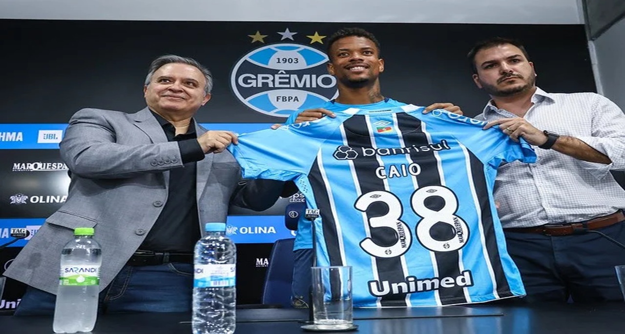 Caio Paulista foi apresentado nesta segunda-feira