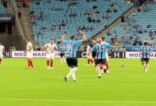 Grêmio atropela o São Luiz com hat-trick de Carlos Vinícius
