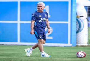 O técnico Luís Castro