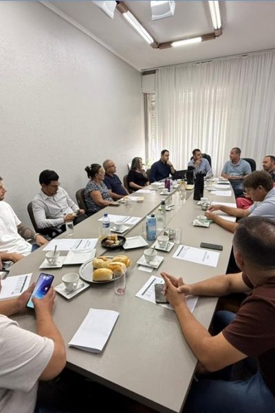 Reunião entre Executivo e Legislativo camaquense