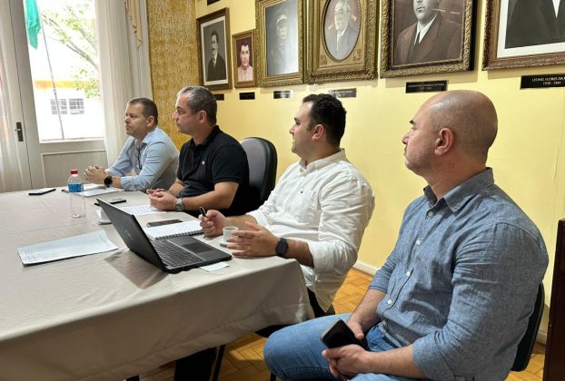 Prefeitura e empresas de Internet