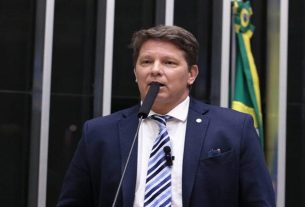 'rachadinha' em gabinete de deputado Mário Frias