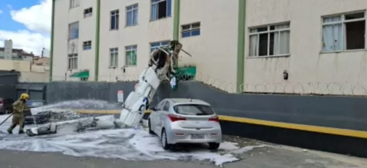 Aeronave cai em BH