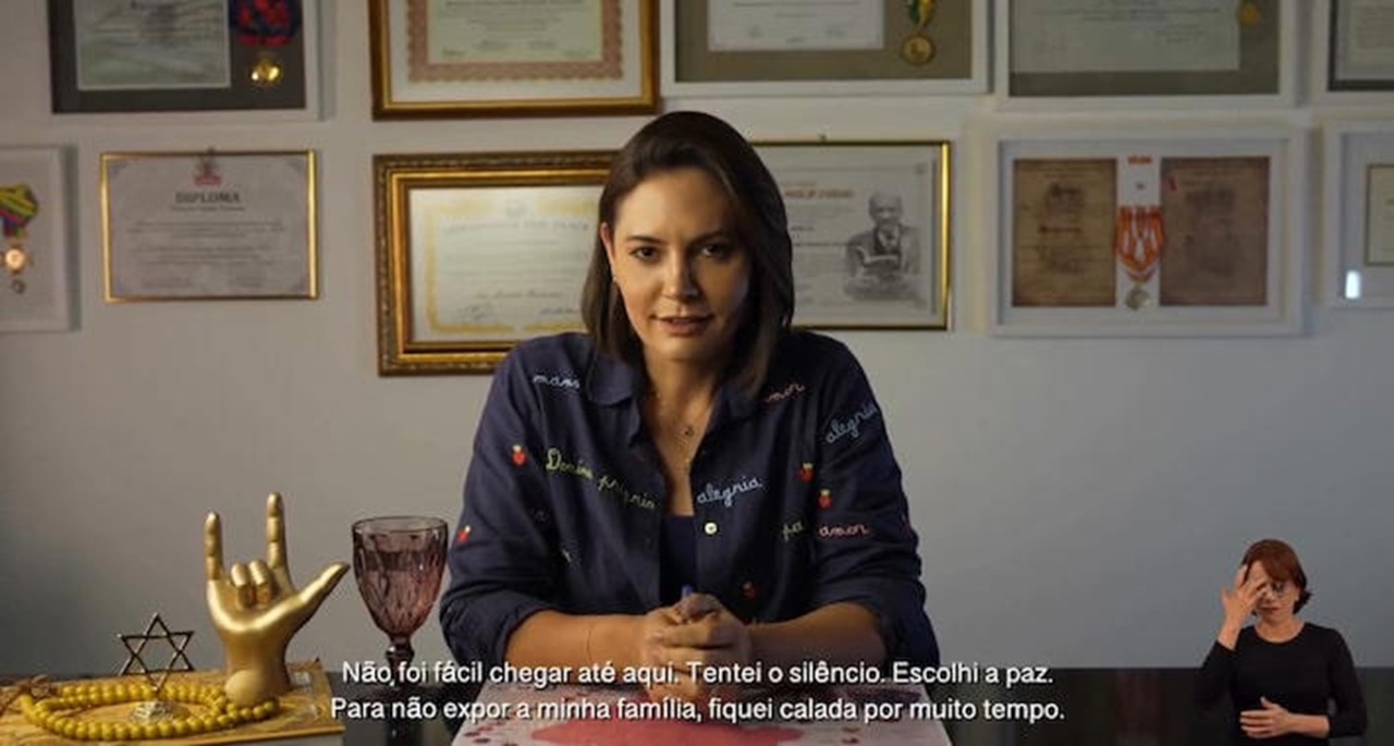 Michelle Bolsonaro diz que foi humilhada por Flávio Bolsonaro