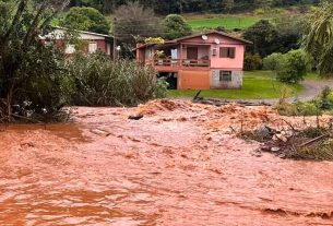 Em Sananduva, uma família ficou ilhada