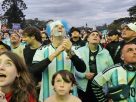 Torcedores argentinos acompanharam de praças públicas a seminfinal contra a Inglaterra. © Márcio Resende/RFI