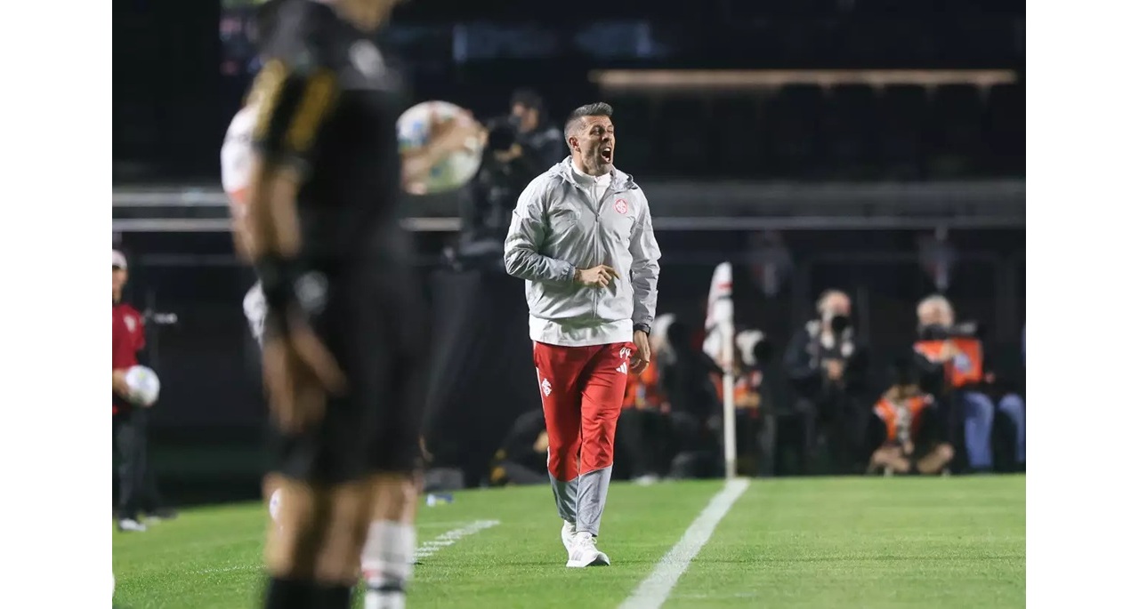 técnico Paulo Pezzolano