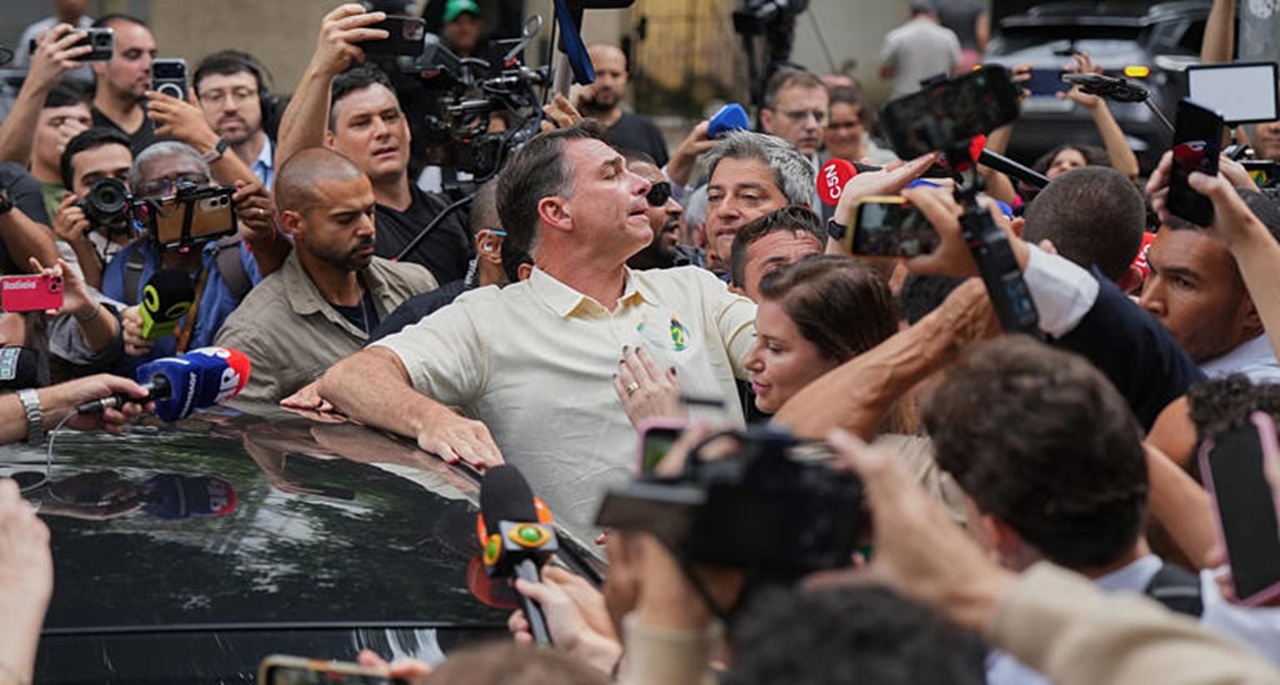 Flávio Bolsonro comemora