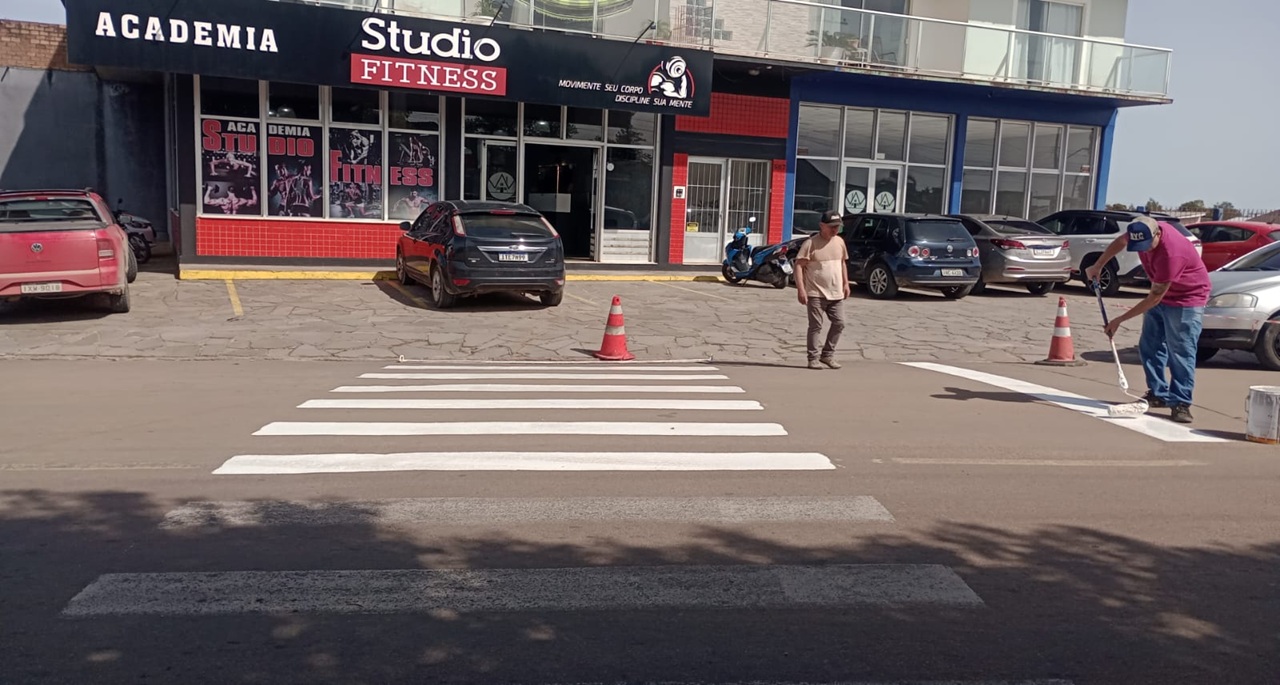 serviços de limpeza e pintura, além da revitalização da sinalização horizontal e vertical